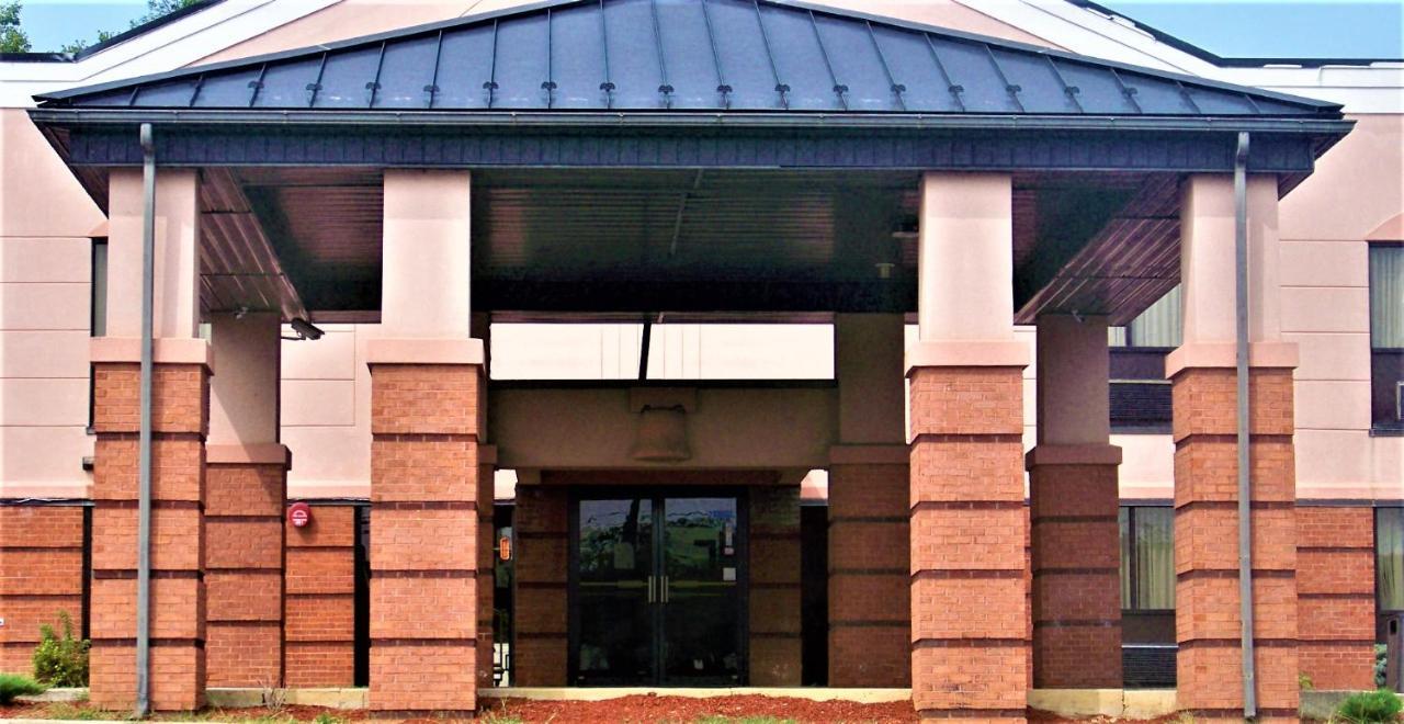 Quality Inn & Suites Kearneysville - Martinsburg Exterior photo